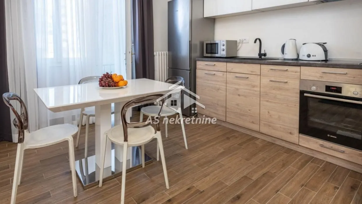 Izdavanje, trosoban stan, 90m², Stari Grad, Beograd