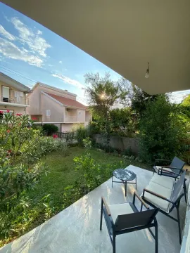 Rent, one bedroom apartment, 55m², Tivat, Crna Gora - image 1