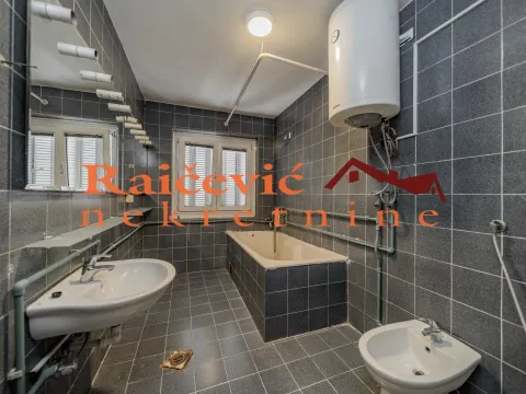 Rent, house, 604m², Voždovac, Voždovac Sve Podlokacije - image 8
