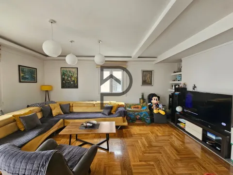 Sale, house, 226m², Blok 6, Podgorica - image 14