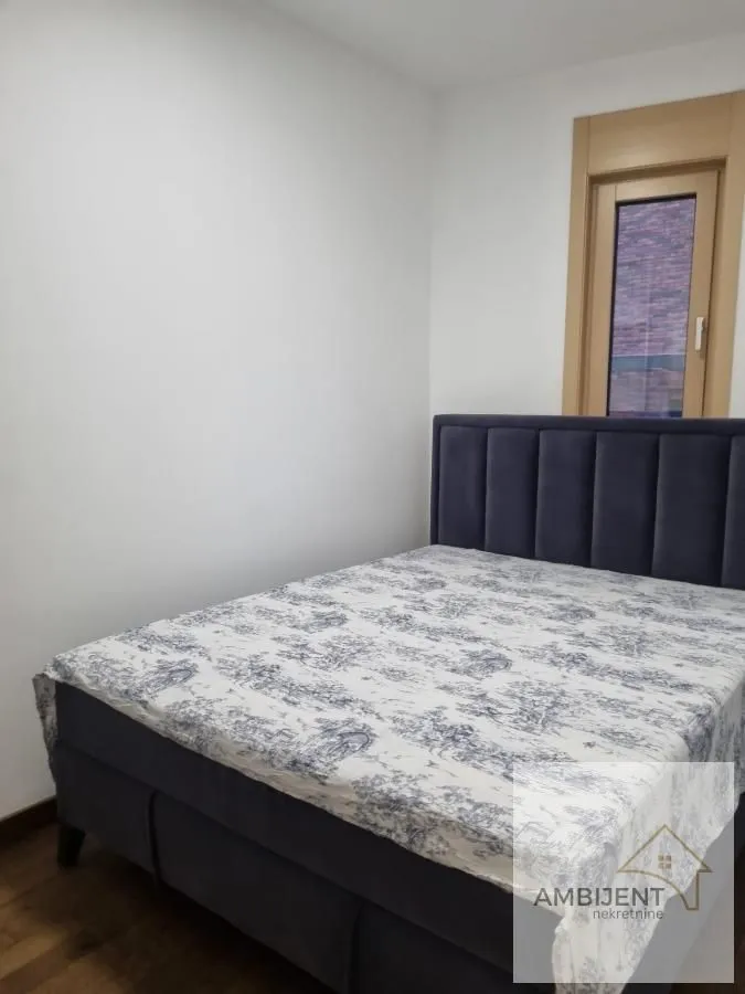 Izdavanje, trosoban stan, 55m², Šumice, Beograd