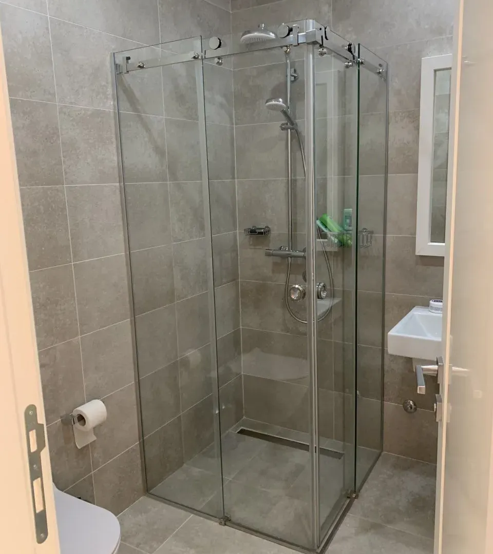 Izdavanje, trosoban stan, 129m², Tivat, Crna Gora