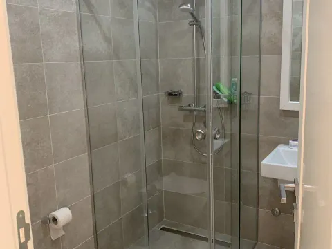 Izdavanje, trosoban stan, 129m², Tivat, Crna Gora - image 10