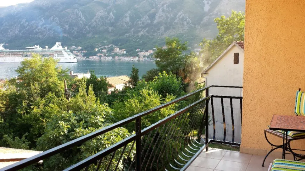 Rent, house, 65m², Dobrota, Kotor