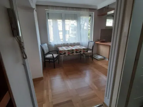 Izdavanje, dvosoban stan, 55m², Podgorica, Crna Gora