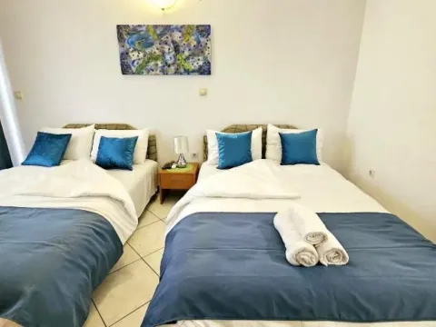 Daily-rent, two bedroom apartment, 30m², Dobra Voda, Budva - image 2