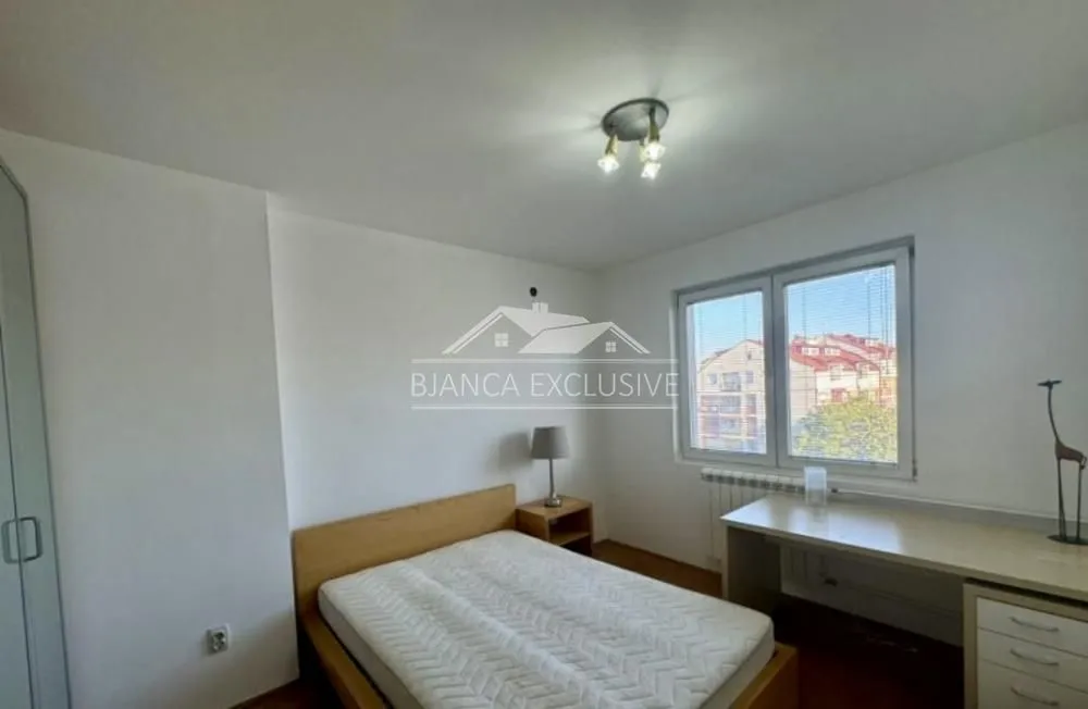 Prodaja, četvorosoban stan, 90m², Đeram Pijaca, Beograd