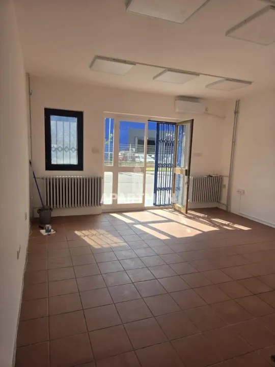 Prodaja, poslovni prostor, 34m², Voždovac Sve Podlokacije, Beograd