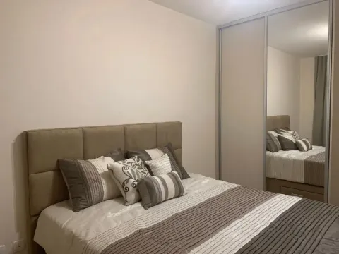 Furnished bedroom with a double bed and a built-in mirrored wardrobe. - image 4