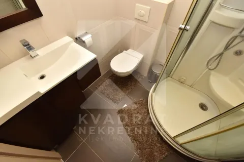 Rent, three bedroom apartment, 120m², City Kvart, Podgorica - image 18