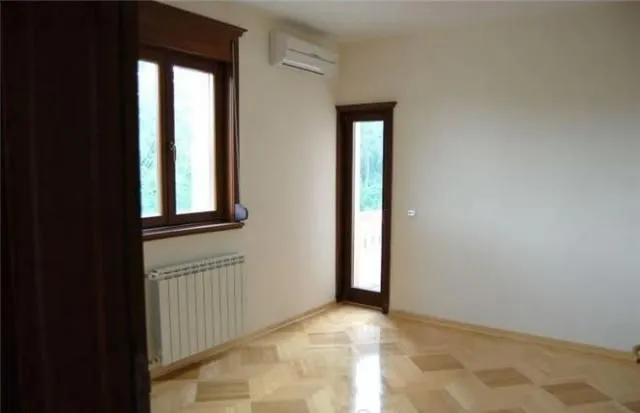 Izdavanje, stan, 300m², Savski Venac, Beograd