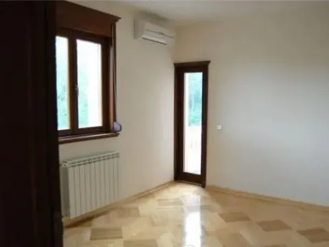 Izdavanje, stan, 300m², Savski Venac, Beograd - image 2