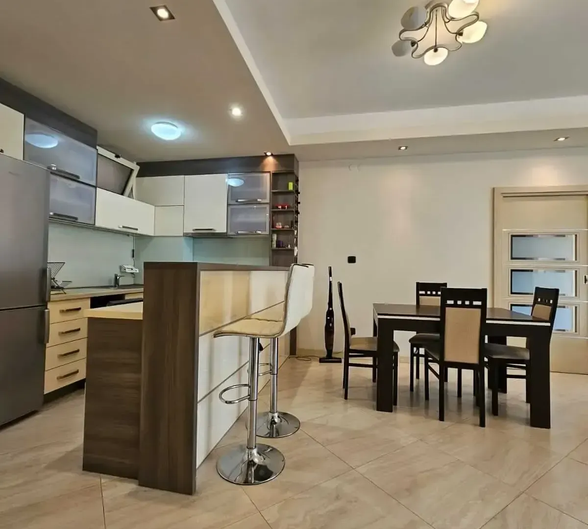 Prodaja, trosoban stan, 90m², Rozino, Budva