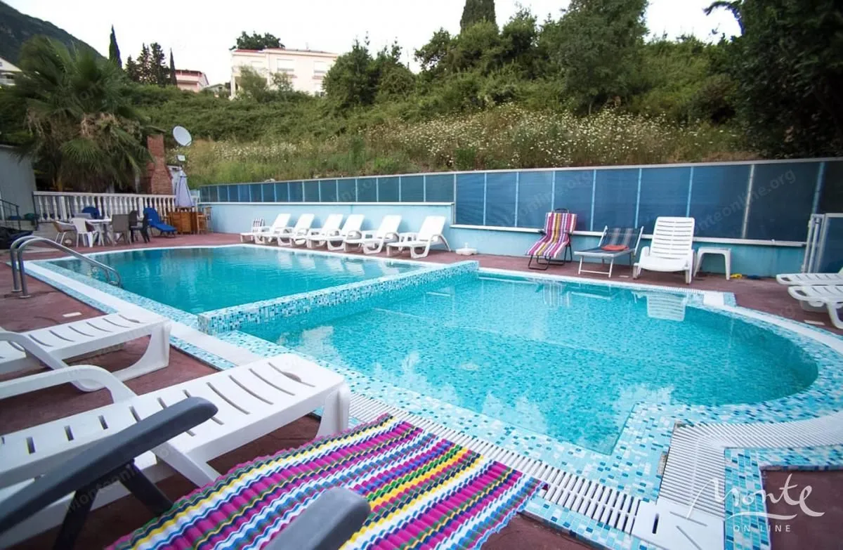 Prodaja, dvosoban stan, 82m², Đenovići, Herceg Novi