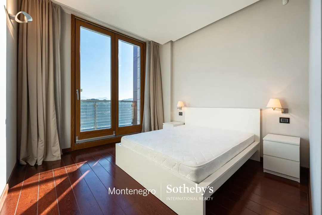 Izdavanje, trosoban stan, 204m², Kod Capital Plaze, Podgorica