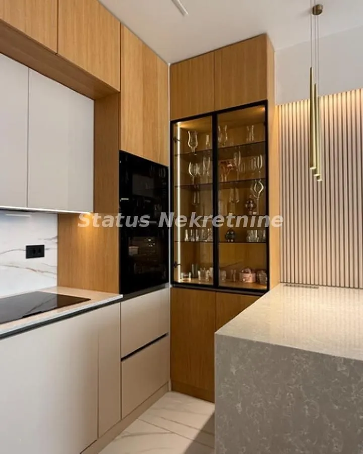 Prodaja, stan, 112m², Centar, Novi Sad