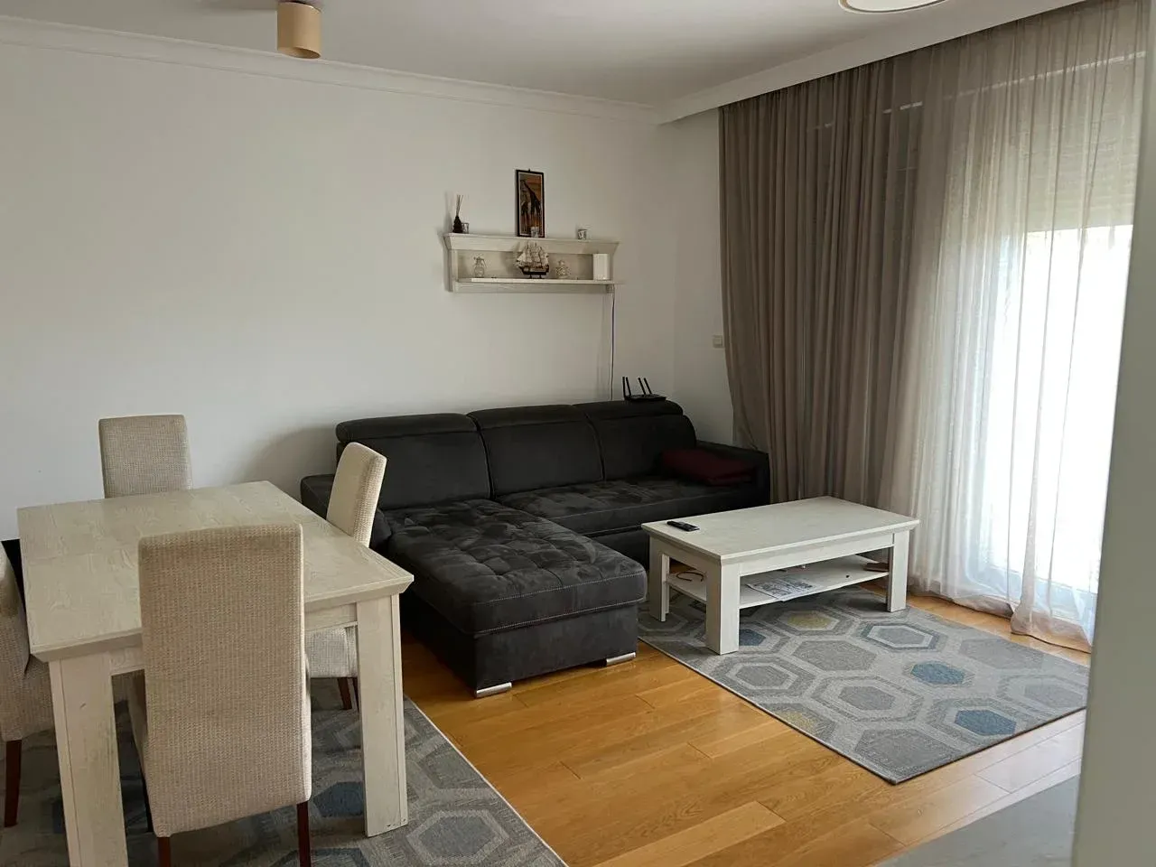 Izdavanje, stan, 64m², Tivat, Crna Gora