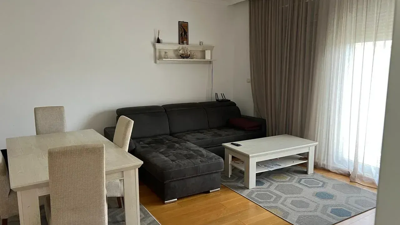 Izdavanje, stan, 64m², Tivat, Crna Gora