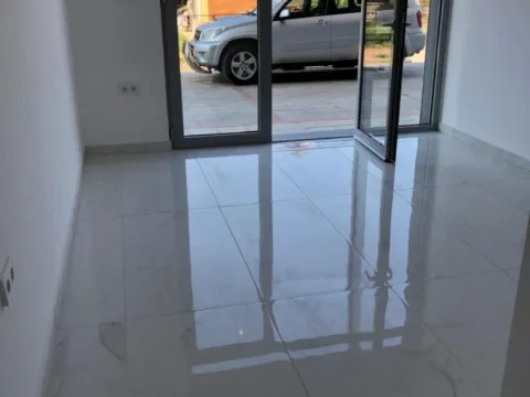 Izdavanje, poslovni prostor, 61m², Stari Aerodrom, Podgorica - image 4