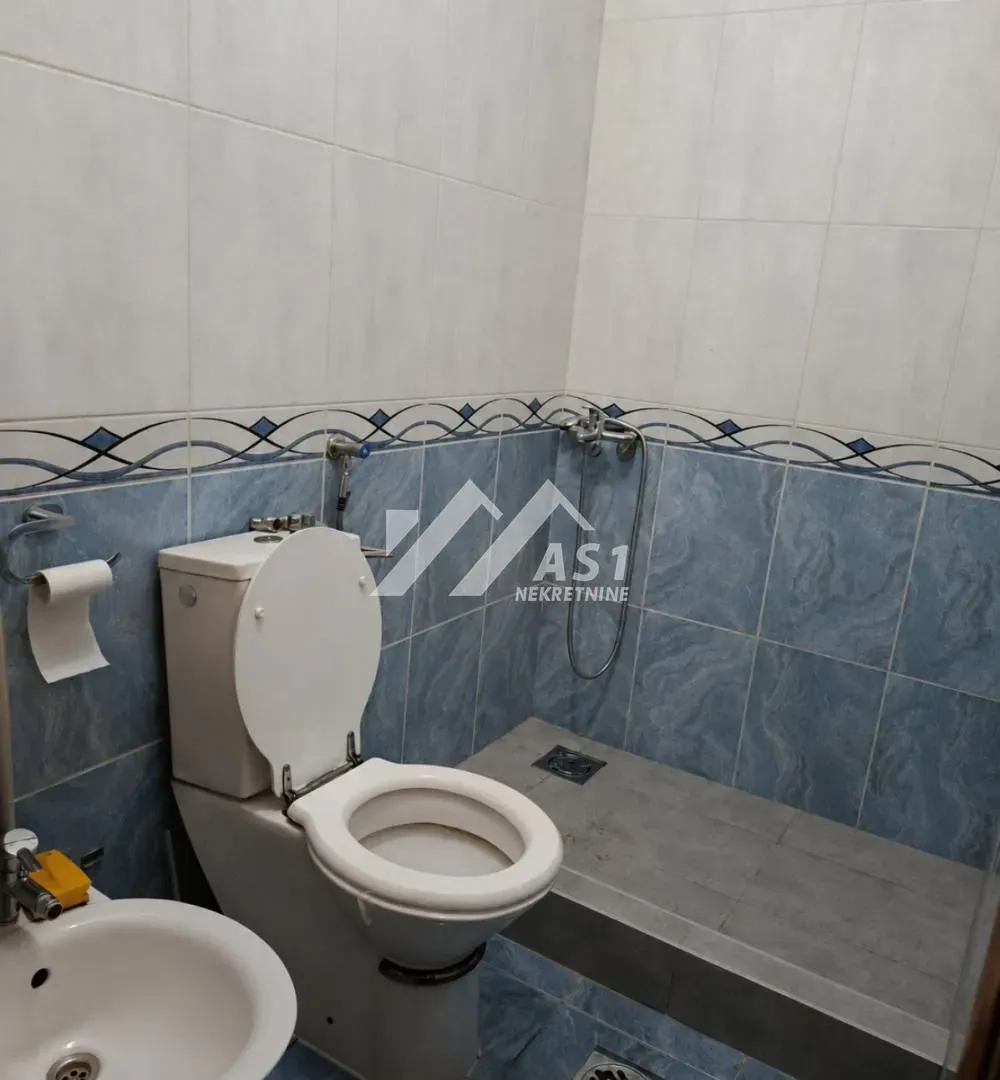 Izdavanje, trosoban stan, 73m², Centar, Novi Sad
