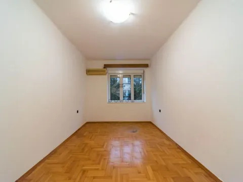 Izdavanje, poslovni prostor, 61m², Centar, Podgorica - image 7