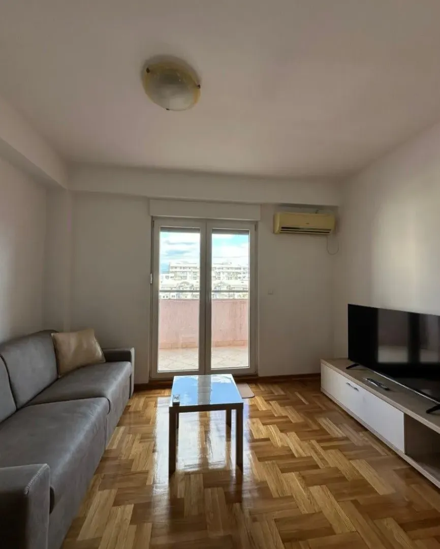 Izdavanje, jednosoban stan, 43m², Preko Morače, Podgorica