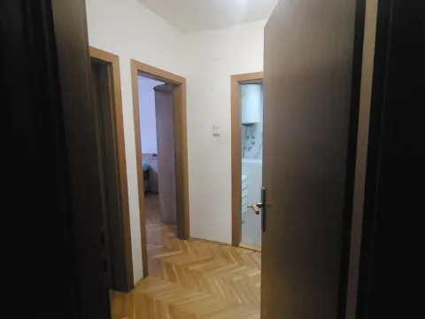 Izdavanje, dvosoban stan, 77m², Blok 9, Podgorica - image 7