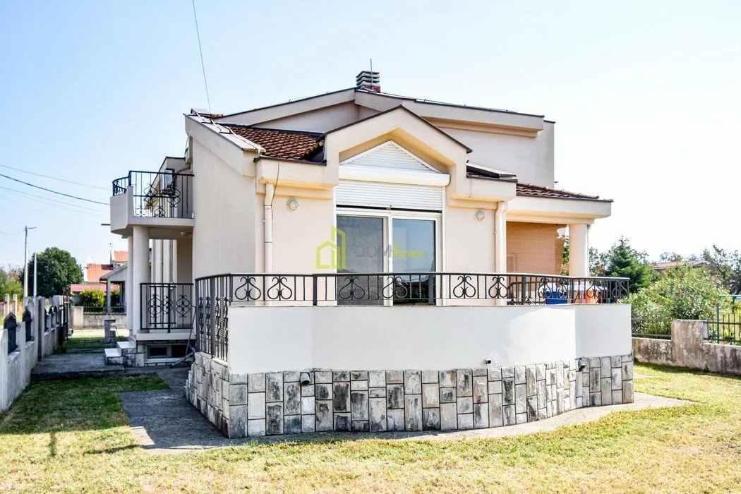 Rent, house, 185m², Tološi, Podgorica