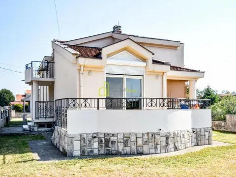 Izdavanje, kuća, 185m², Tološi, Podgorica - image 3