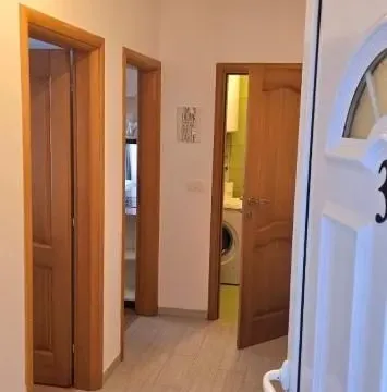 Izdavanje, dvosoban stan, 70m², Lastva Grbaljska, Kotor - image 14