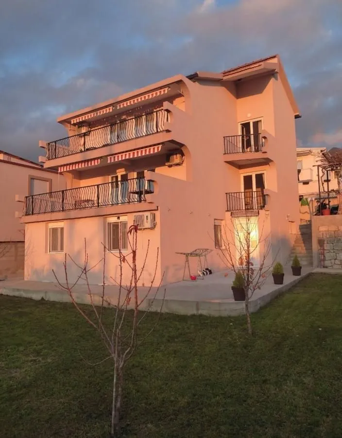 Sale, house, 350m², Bjeliši, Bar