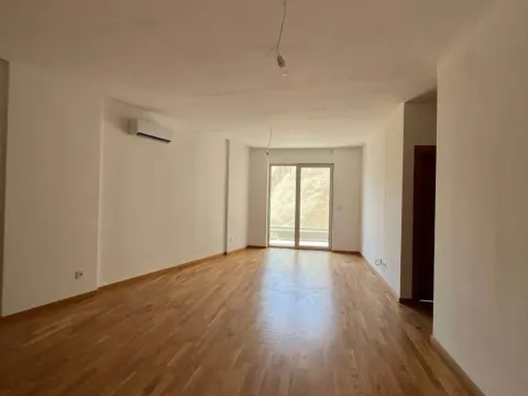 Sale, two bedroom apartment, 62m², Bečići, Budva - image 2