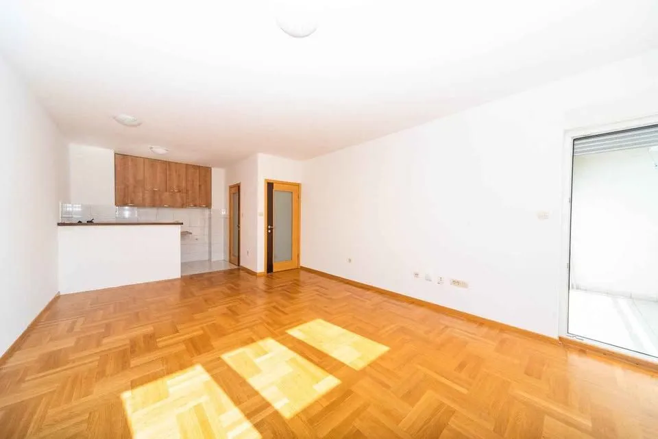 Izdavanje, stan, 52m², Podgorica, Crna Gora