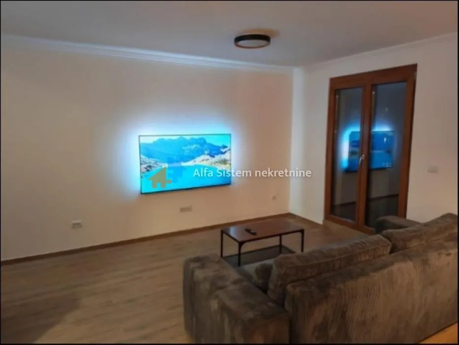 Izdavanje, trosoban stan, 77m², Autokomanda, Voždovac Sve Podlokacije