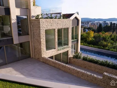 Prodaja, kuća, 286m², Donja Lastva, Tivat