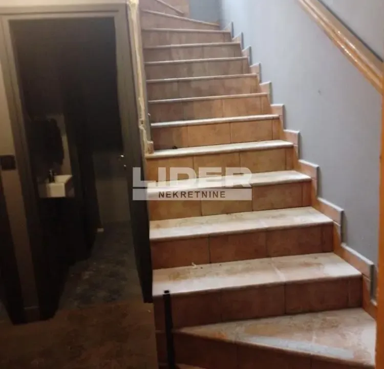 Prodaja, poslovni prostor, 105m², Stari Grad, Beograd