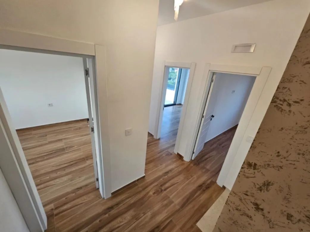 Sale, three bedroom apartment, 183m², Centar, Ulcinj