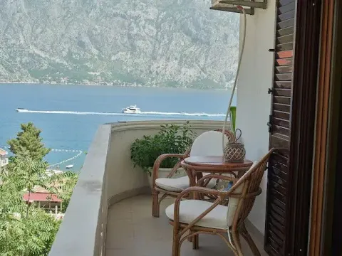 Prodaja, trosoban stan, 72m², Prčanj, Kotor - image 10