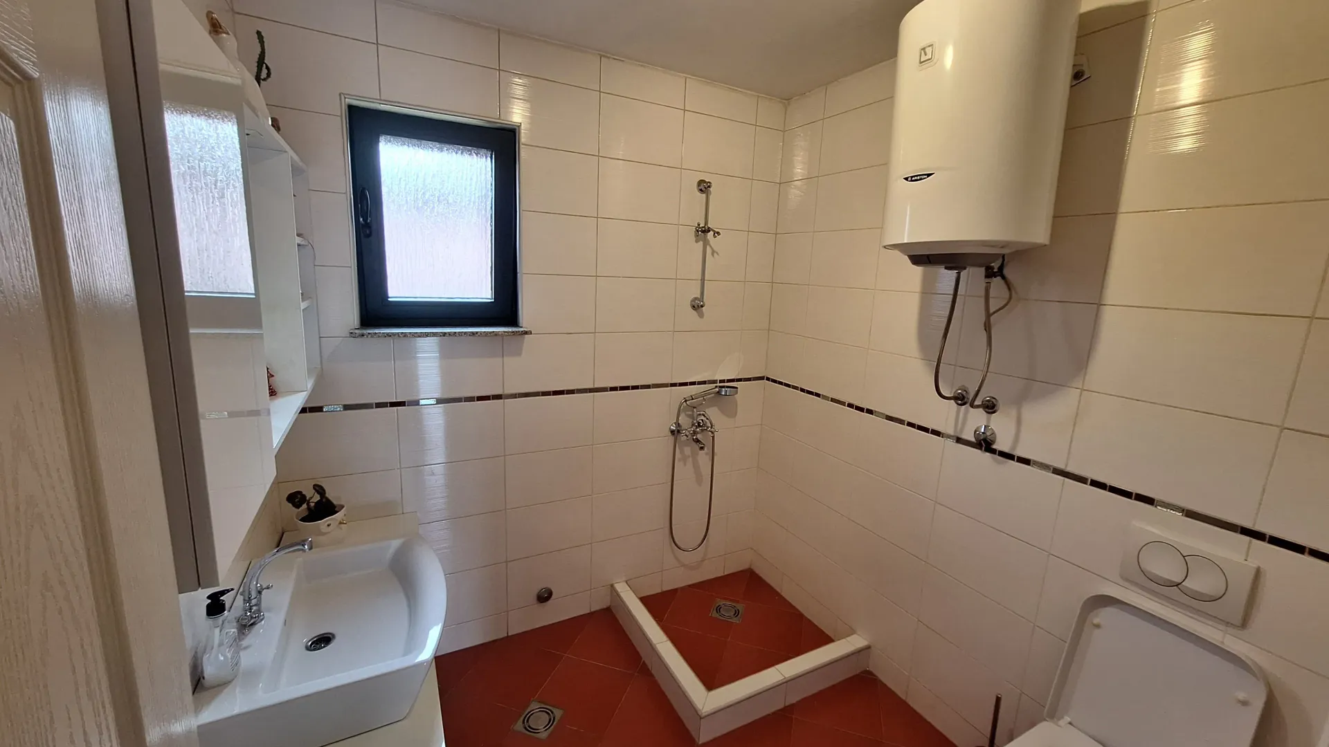 Izdavanje, kuća, 110m², Stari Aerodrom, Podgorica