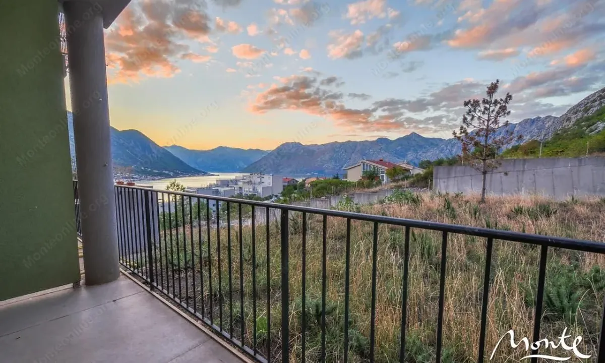 Sale, two bedroom apartment, 75m², Dobrota, Kotor