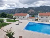 Sale, two bedroom apartment, 83m², Dobrota, Kotor - image 2