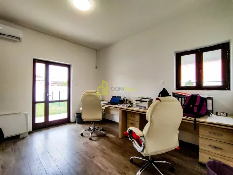 Prodaja, kuća, 340m², Tološi, Podgorica - image 12