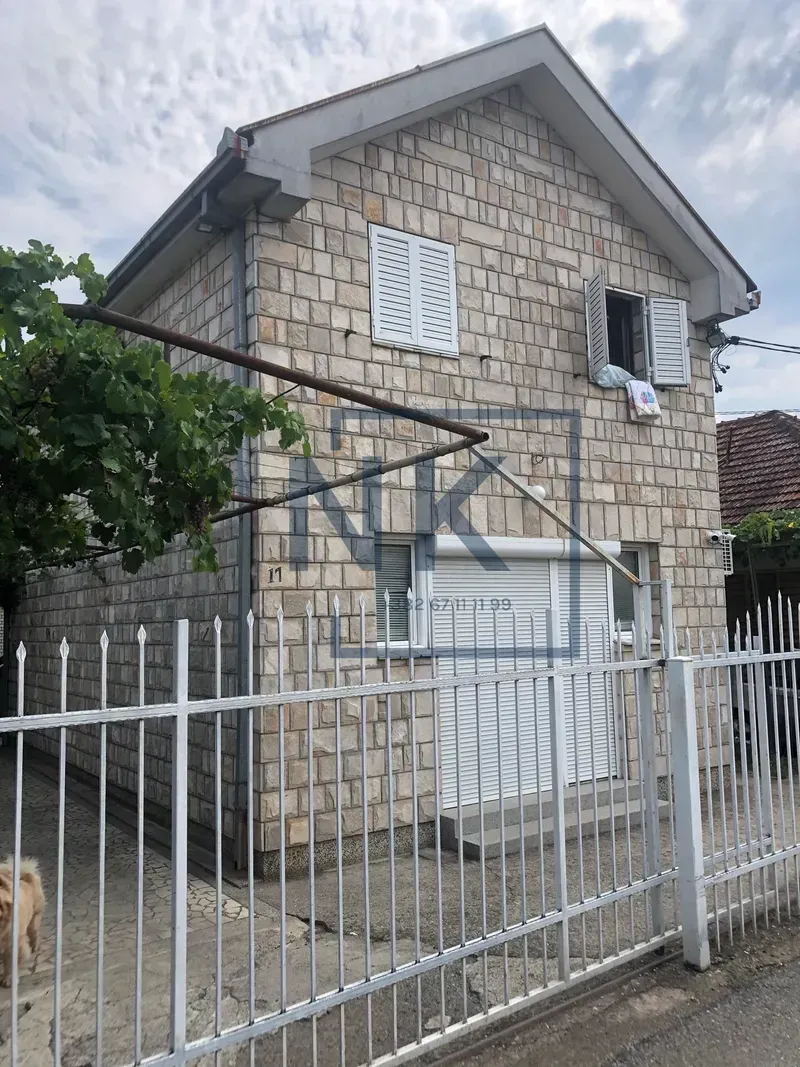 Prodaja, kuća, 250m², Masline, Podgorica