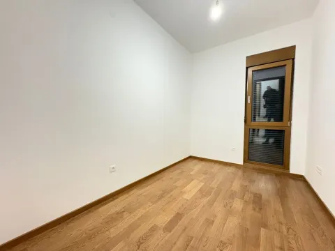 Izdavanje, trosoban stan, 85m², Vezirov Most, Podgorica - image 5