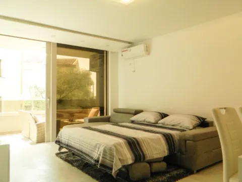 Rent, one bedroom apartment, 52m², Rafailovići, Budva - image 9