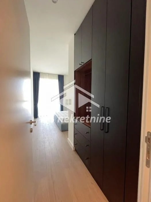 Izdavanje, četvorosoban stan, 152m², Savski Venac, Beograd