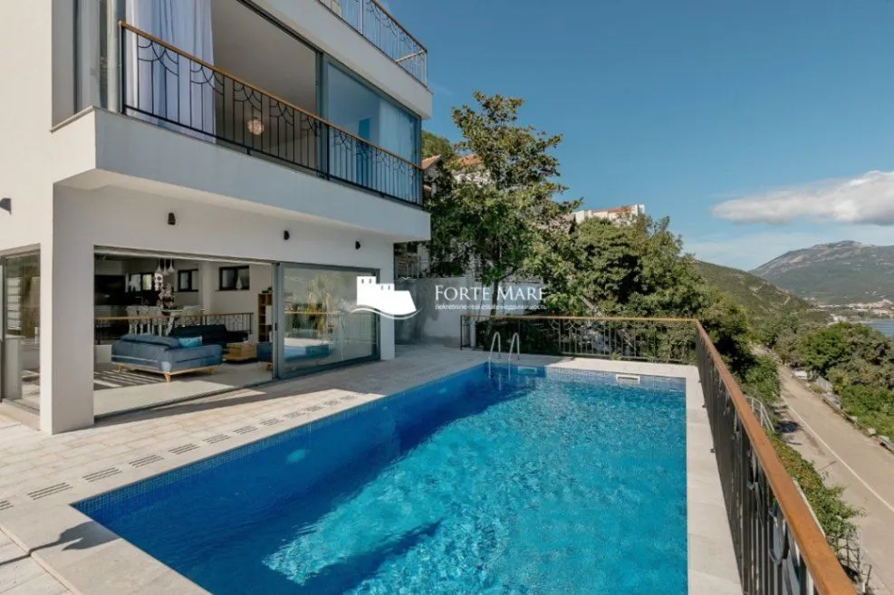 Prodaja, kuća, 236m², Njivice, Herceg Novi