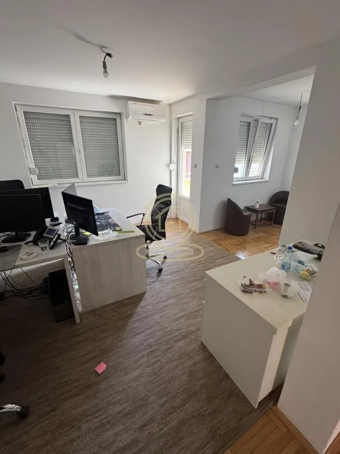 Prodaja, trosoban stan, 70m², Pantelej, Niš