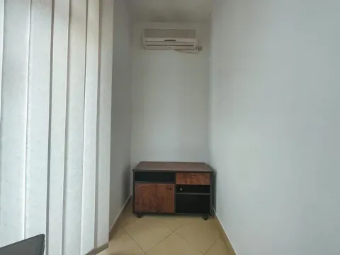Rent, office space, 50m², Blok 6, Podgorica - image 4