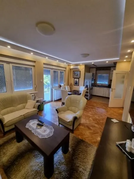 Izdavanje, kuća, 160m², Sremska Kamenica, Petrovaradin